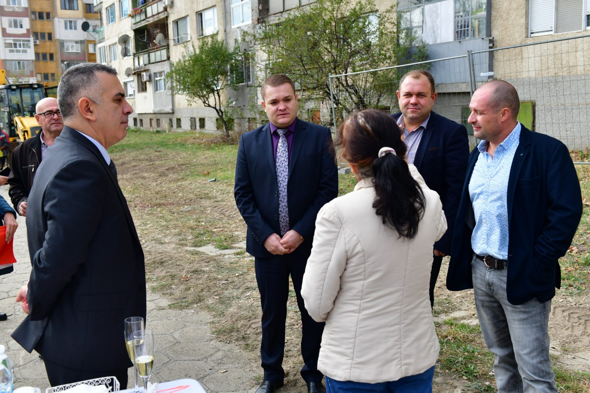 ОТКРИХА ПЛОЩАДКИТЕ ЗА САНИРАНЕ НА ОЩЕ 3 ЖИЛИЩНИ БЛОКА