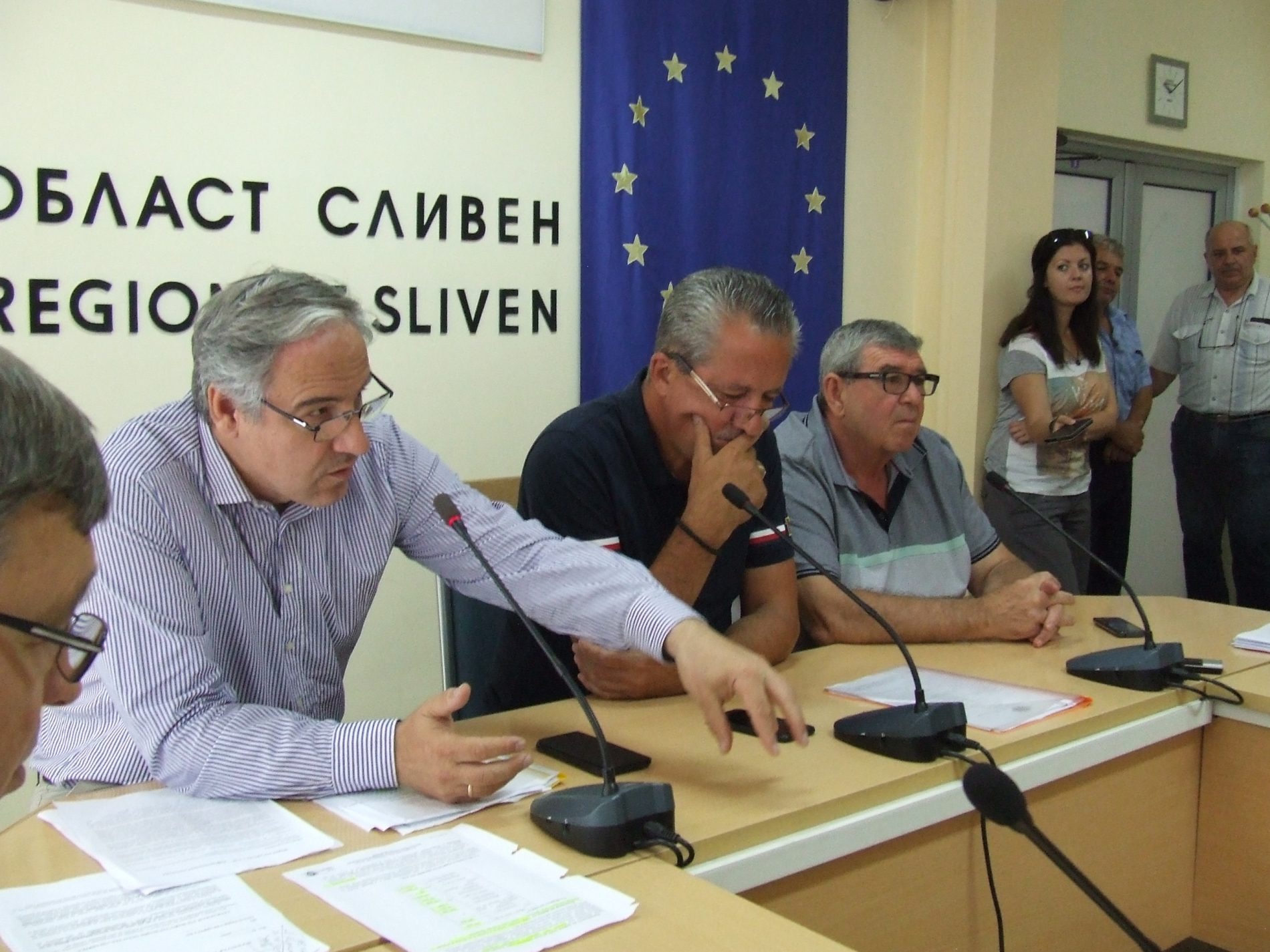 НА СРЕЩА В ОБЛАСТНАТА АДМИНИСТРАЦИЯ БЯХА РАЗЯСНЕНИ МЕРКИТЕ СРЕЩУ АЧС В 20-КИЛОМЕТРОВИТЕ ЗОНИ