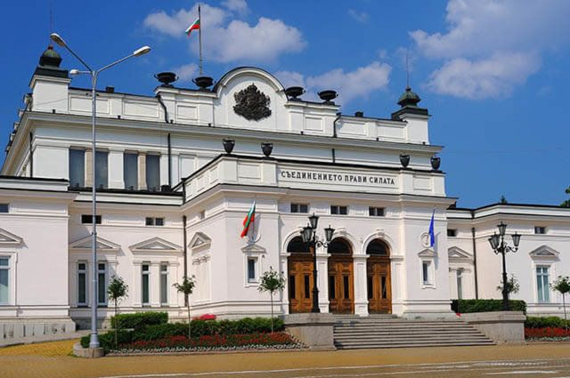 ПАРЛАМЕНТЪТ ЗАТВАРЯ ВРАТИ ЗАРАДИ COVID-19