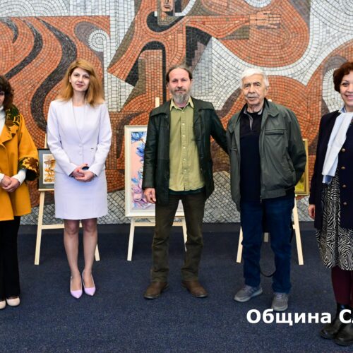 В ЗНАК НА БЛАГОДАРНОСТ ДРУЖЕСТВОТО НА ХУДОЖНИЦИТЕ В СЛИВЕН ПОДАРИ КАРТИНИ НА ОБЩИНАТА