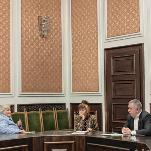ВЪПРОСИ ЗА БЛАГОУСТРОЯВАНЕ, ИМОТНИ И ДРУГИ КАЗУСИ В ПРИЕМНИЯ ДЕН НА КМЕТА СТЕФАН РАДЕВ