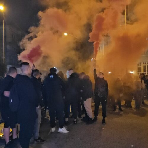 НАПРЕЖЕНИЕ МЕЖДУ ПРОТЕСТИРАЩИ И ПОЛИЦИЯ НА ВТОРИЯ ПРОТЕСТ В СЛИВЕН