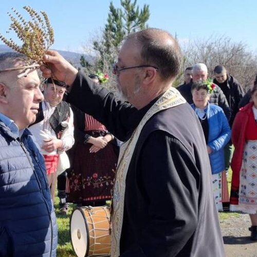 ЗАРЯЗВАНЕ НА ЛОЗЯТА, ВОДОСВЕТ И ДЕГУСТАЦИЯ НА ВИНА НА ТРИФОН ЗАРЕЗАН В ГЛУШНИК