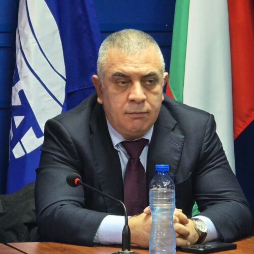 СТЕФАН РАДЕВ КЪМ УЧЕНИЦИ: ТРЯБВА МНОГО ДА СЕ ГОРДЕЕТЕ СЪС СЛИВЕН И НАШИТЕ ПРЕДЦИ