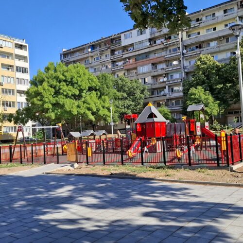 ДЕТСКАТА ПЛОЩАДКА В КВАРТАЛ „ДРУЖБА“ Е ГОТОВА, ПРЕДСТОИ ОБЛАГОРОДЯВАНЕ НА ЗЕЛЕНИТЕ ПЛОЩИ