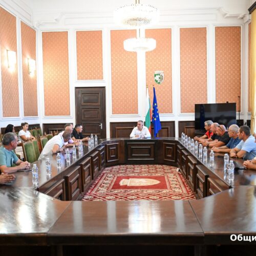 ПРОИЗВОДИТЕЛИТЕ НА ПРАСКОВИ ПОТЪРСИХА ПОДКРЕПА ОТ КМЕТА: ПОЛОЖЕНИЕТО СТАВА НЕТЪРПИМО