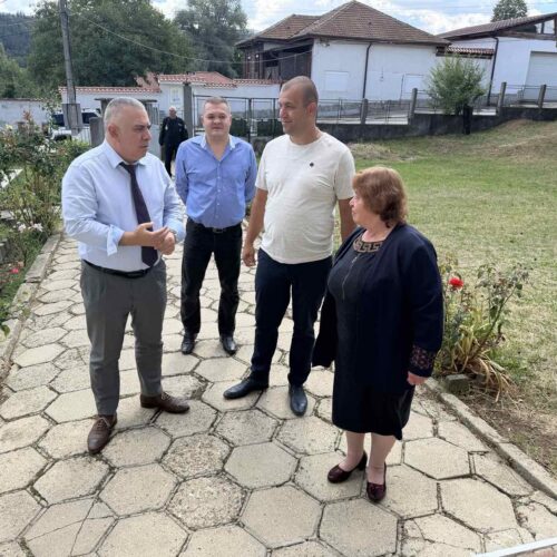 ПРОДЪЛЖАВА РЕМОНТЪТ НА ПОКРИВА НА ОУ „ВАСИЛ ЛЕВСКИ“ В СТАРА РЕКА