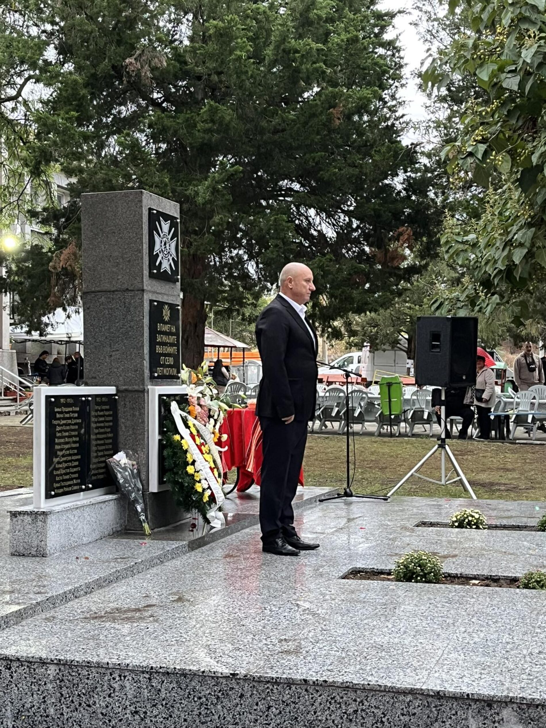 ОФИЦИАЛНА ЦЕРЕМОНИЯ ПО ОТКРИВАНЕТО НА ВОЕНЕН ПАМЕТНИК „В ПАМЕТ НА ЗАГИНАЛИТЕ ВЪВ ВОЙНИТЕ ОТ СЕЛО ПЕТ МОГИЛИ“