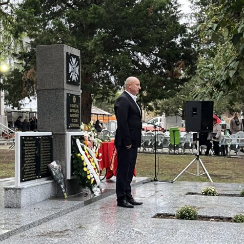 ОФИЦИАЛНА ЦЕРЕМОНИЯ ПО ОТКРИВАНЕТО НА ВОЕНЕН ПАМЕТНИК „В ПАМЕТ НА ЗАГИНАЛИТЕ ВЪВ ВОЙНИТЕ ОТ СЕЛО ПЕТ МОГИЛИ“