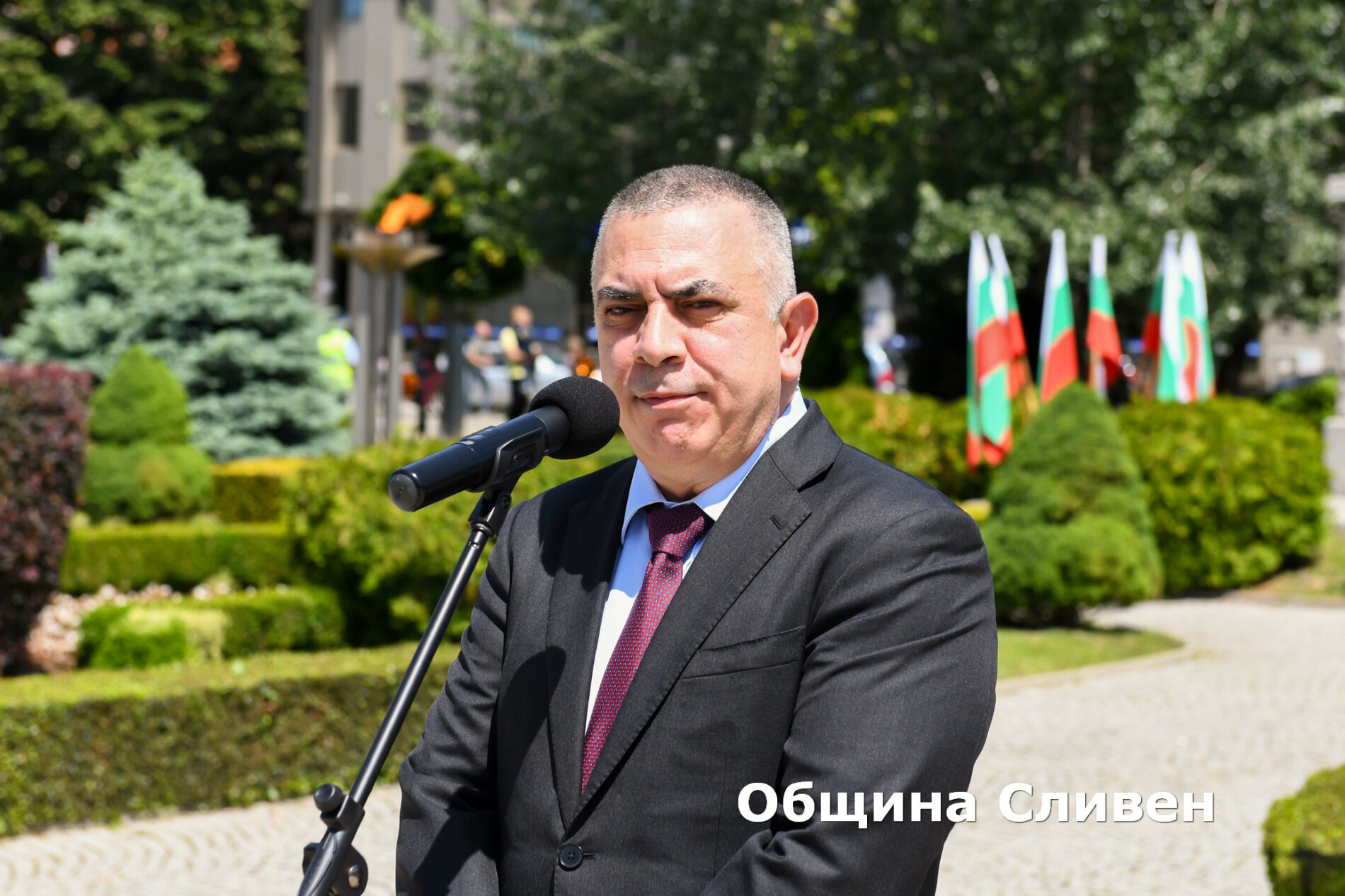 ПОЗДРАВ ОТ КМЕТА СТЕФАН РАДЕВ КЪМ УЧИТЕЛИТЕ И ИНИЦИАТИВИ ЗА ПРАЗНИКА ИМ