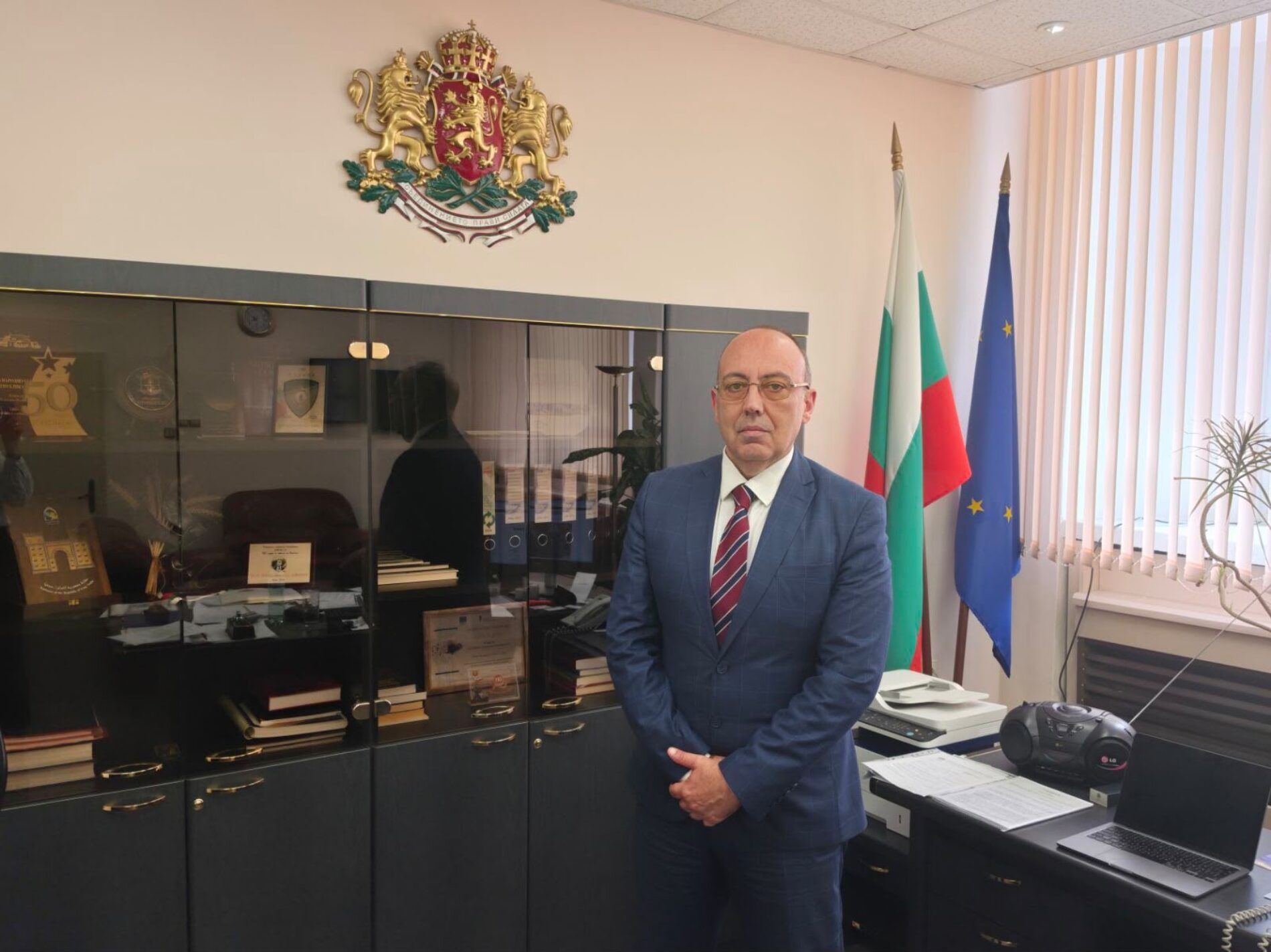 ПОЗДРАВЛЕНИЕ ОТ ОБЛАСТНИЯ УПРАВИТЕЛ МИХАИЛ КАШЕРОВ ПО СЛУЧАЙ ДИМИТРОВДЕН И ПРАЗНИКА НА ГРАД СЛИВЕН