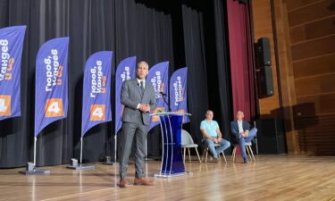 ПРЕПЪЛНЕНА ЗАЛА ПОСРЕЩНА АНДРЕЙ ГЮРОВ В СЛИВЕН