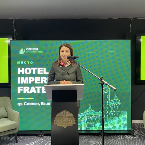 ВЕСЕЛА МОМЧЕВА – ТАУН НА SLIVEN FUTURE FORUM 2026: „НЕ МОЖЕ ДА ИМАМЕ СИЛНА ДЪРЖАВА БЕЗ СИЛНИ РЕГИОНИ“