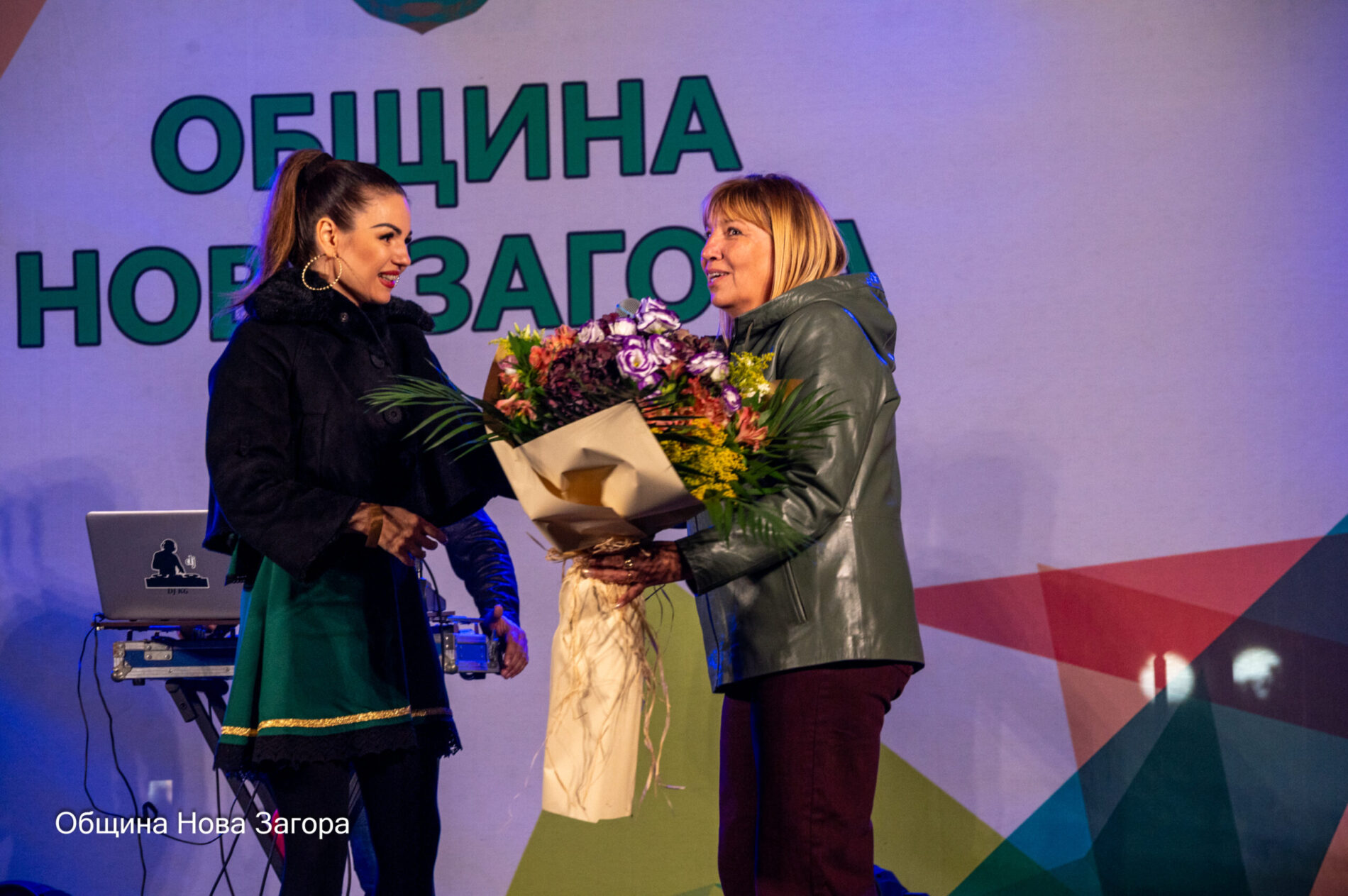 МУЗИКА, ЕМОЦИИ И ПРАЗНИЧЕН БЛЯСЪК ЗА ПЕТКОВДЕН В НОВА ЗАГОРА
