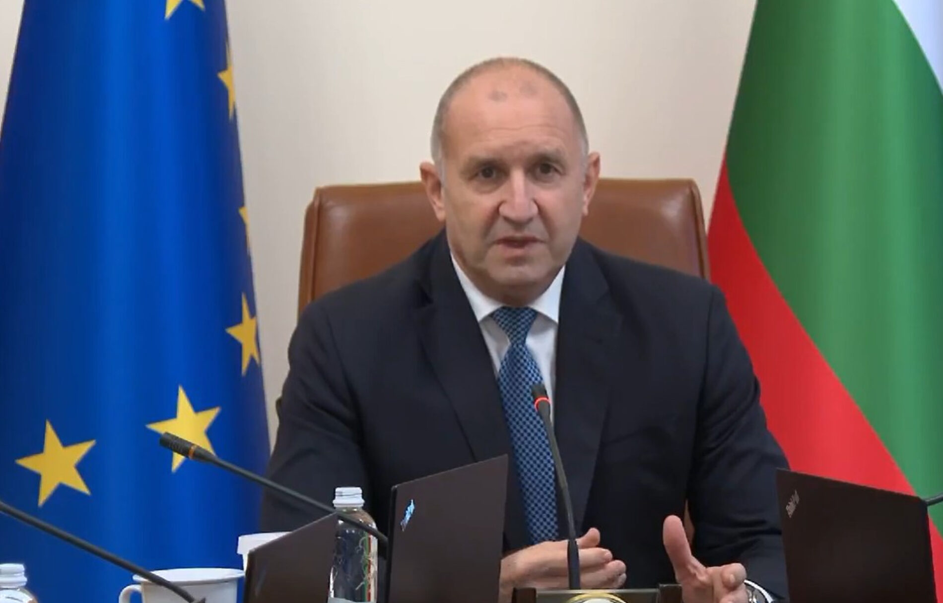 РАДЕВ: ЦЕНИТЕ НА ТОКА И ПАРНОТО НЯМА ДА СЕ ПОВИШАВАТ ПРЕЗ ОТОПЛИТЕЛНИЯ СЕЗОН